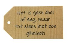 Label het is geen doei of dag, maar tot ziens met een glimlach,&nbsp;Afmeting 5 x 9 cm. Prijs is per label.&nbsp;