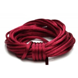 Satijnkoord 2 mmaLuxe wijn rood satijn koord van 2 mm op een bundel van 5 meter wijn rood