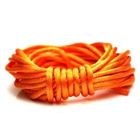 Luxe oranje satijn koord van 2 mm op een bundel van 5 meter