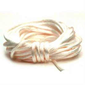 Luxe peach blush satijn koord van 2 mm op een bundel van 5 meter