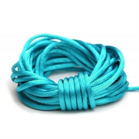 Luxe turquoise satijn koord van 2 mm op een bundel van 5 meter