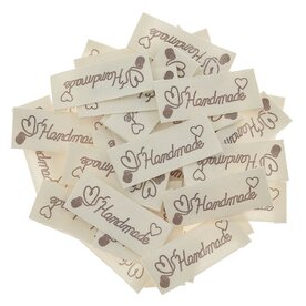 Stoffen label &ldquo;handmade&rdquo; met hartjes &ndash; 1,5 x 4 cm