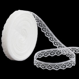 Wit fijnmazig kantlint van 15 mm breed op rol voor vintage bruiloftsdecoratie en verfijnde menukaarten