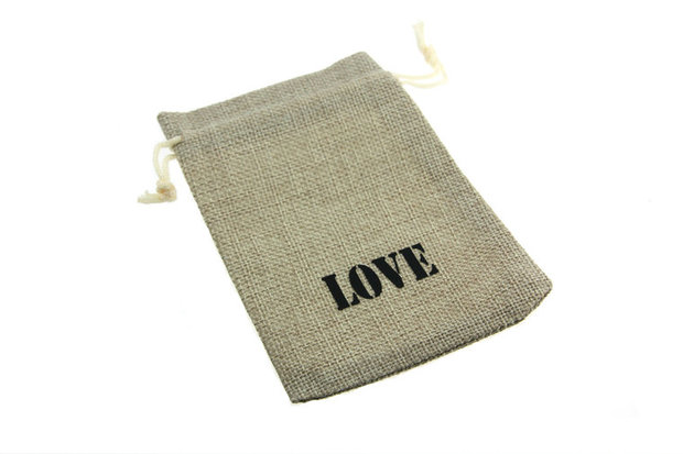 Jute zakjes love 9.5 x 13.5 cm