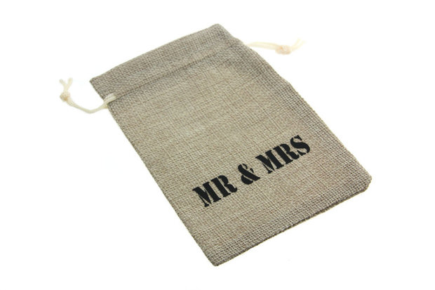 Jute zakjes mr & mrs 9.5 x 13.5 cm